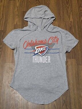OKC Oklahoma City Thunder NBA Short Sleeve Hooded T-Shirt Grey Womens Small Y2K